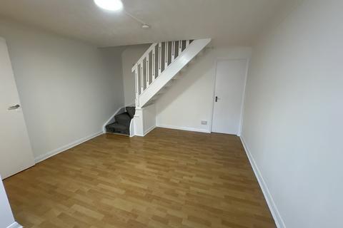 2 bedroom terraced house to rent, Greencroft Close London