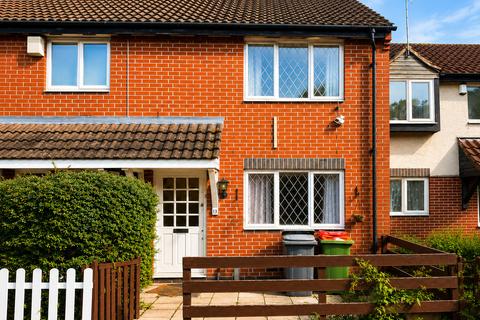 2 bedroom terraced house to rent, Greencroft Close London