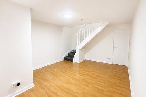 2 bedroom terraced house to rent, Greencroft Close London