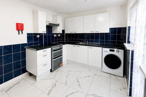 2 bedroom terraced house to rent, Greencroft Close London