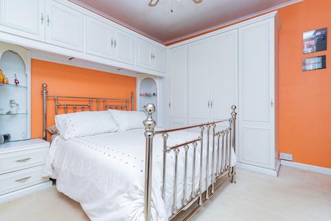 30 Fairmead Crescent, Edgware, HA8 8YQ
