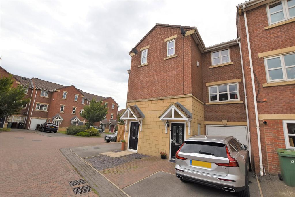 Meadowbrook Court, Morley, Leeds, West Yorkshire 4 bed townhouse £219,995