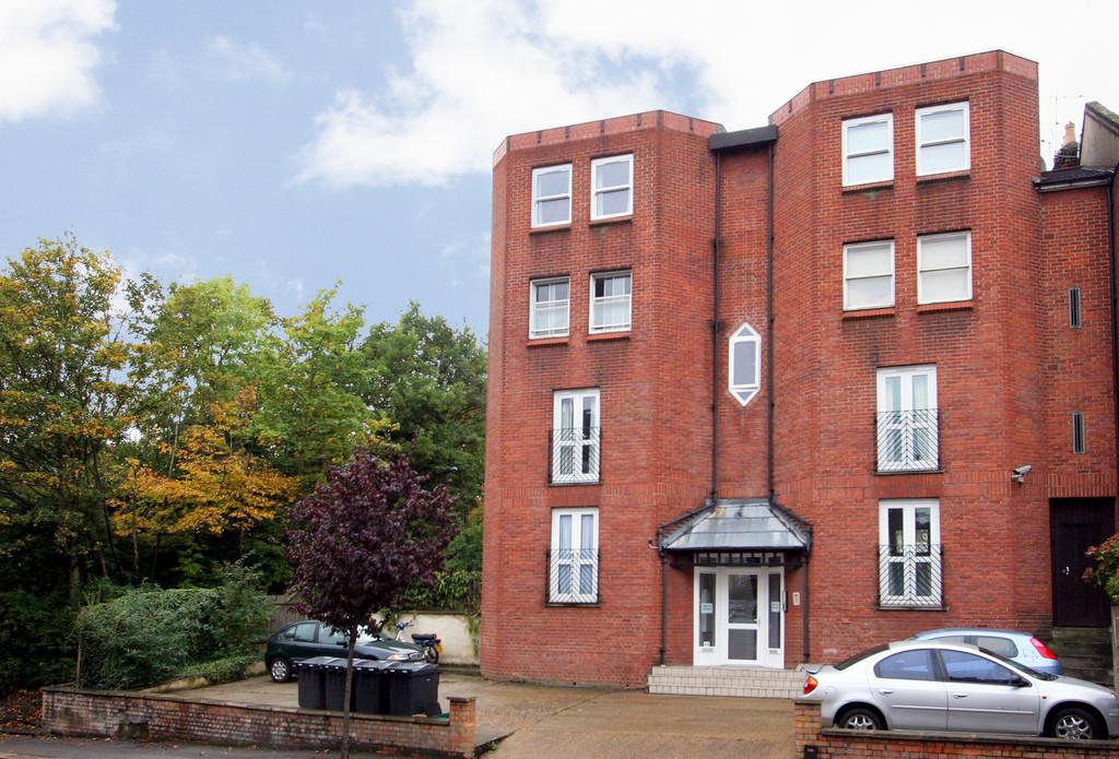 Park House, Park Avenue, London, N22 1 bed flat £385,000