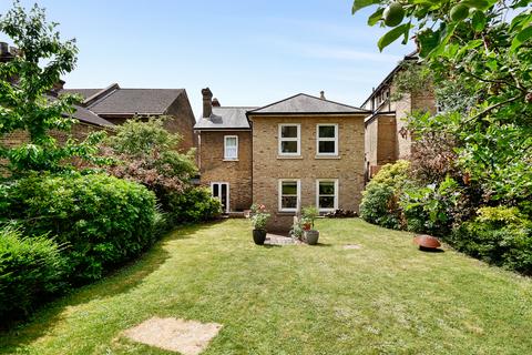 4 bedroom detached house to rent, Ravensbourne Road, Bromley