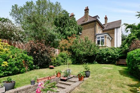 4 bedroom detached house to rent, Ravensbourne Road, Bromley