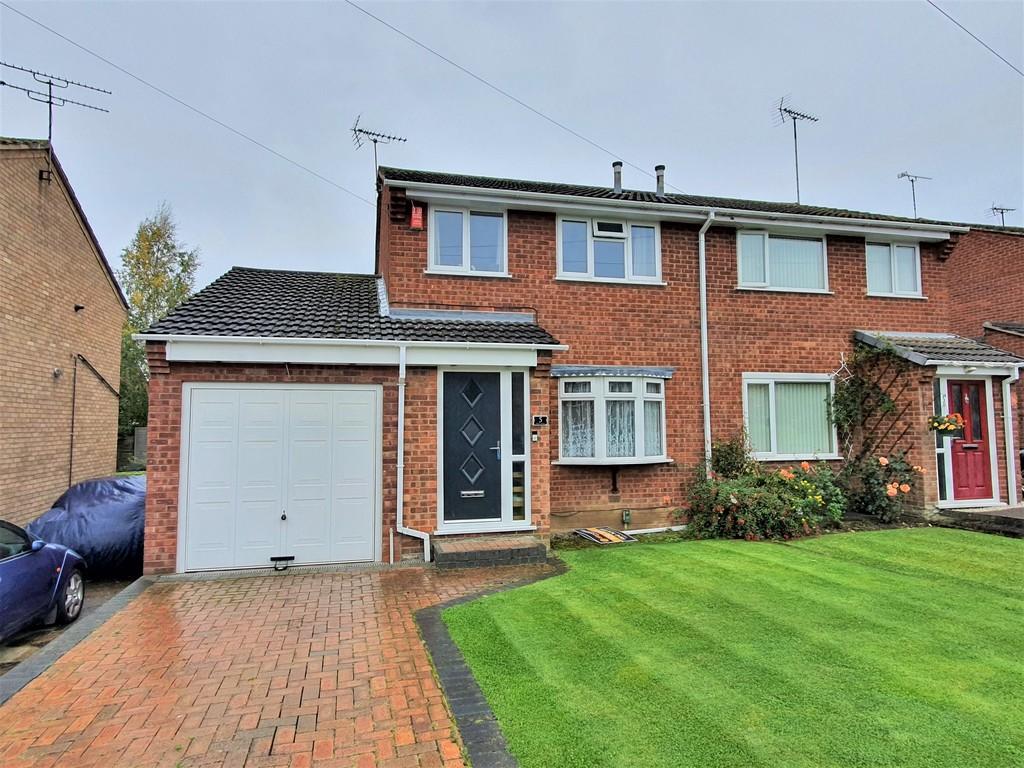 Merlin Avenue, Poplar Farm, Nuneaton 3 bed semidetached house £180,000