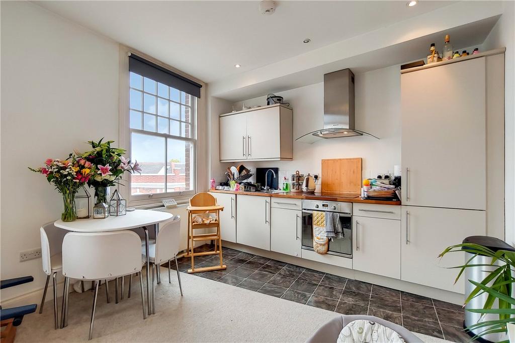 Barnes High Street, Barnes, London, SW13 2 bed apartment £1,375 pcm (£317 pw)