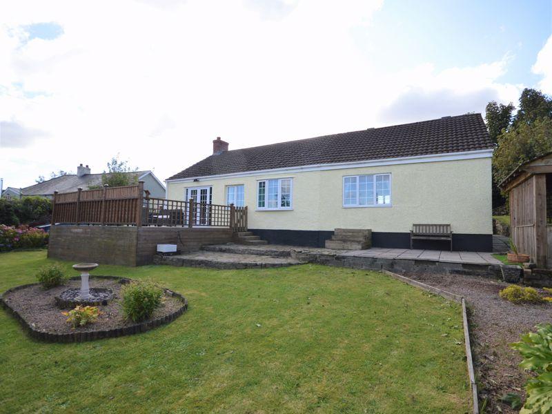 Waenllapria, Llanelly Hill, Abergavenny 3 bed bungalow £335,000