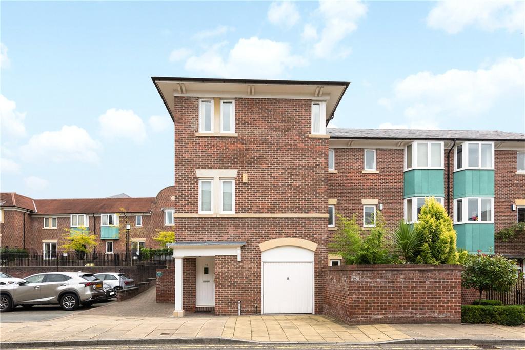 The Yonne, Chester, CH1 4 bed end of terrace house £365,000