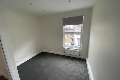 1 bedroom flat to rent, Queenstown Road, London SW8