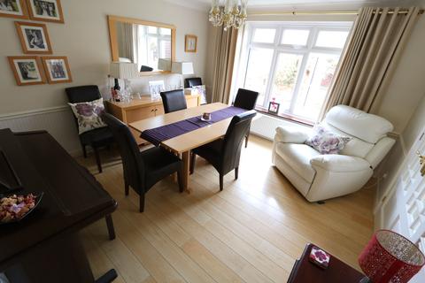 54 Halt Drive, Linford, Stanford-le-hope, SS17 0RA