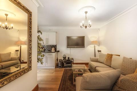 38 Bargate Close, New Malden, KT3 6BQ
