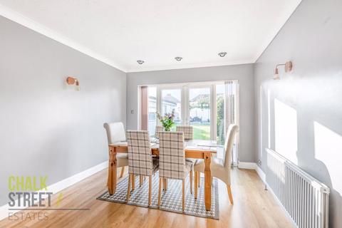 102 Laburnum Walk, Elm Park, Hornchurch, RM12 5RJ