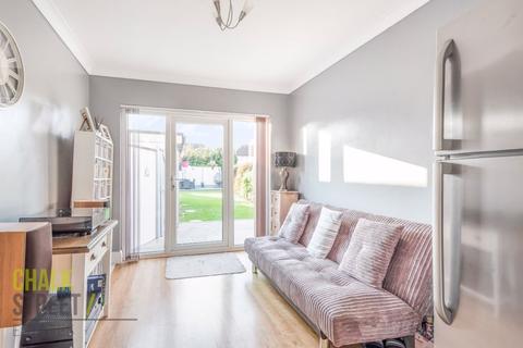 102 Laburnum Walk, Elm Park, Hornchurch, RM12 5RJ