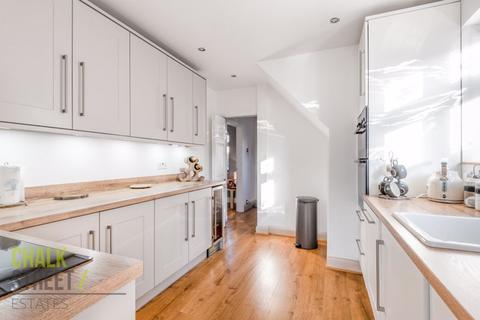 102 Laburnum Walk, Elm Park, Hornchurch, RM12 5RJ