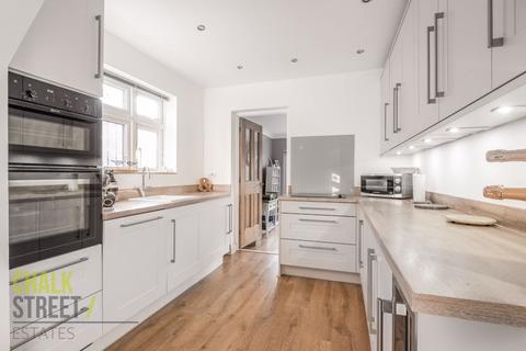 102 Laburnum Walk, Elm Park, Hornchurch, RM12 5RJ