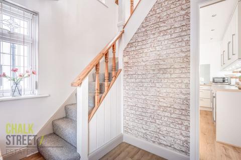 102 Laburnum Walk, Elm Park, Hornchurch, RM12 5RJ