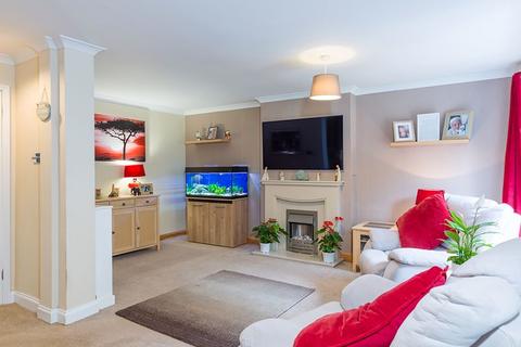 2f Angus Close, Chessington, KT9 2BP