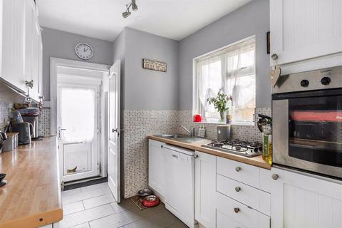 132 Holland Road, Oxted, RH8 9BH