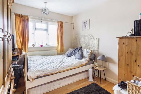 132 Holland Road, Oxted, RH8 9BH