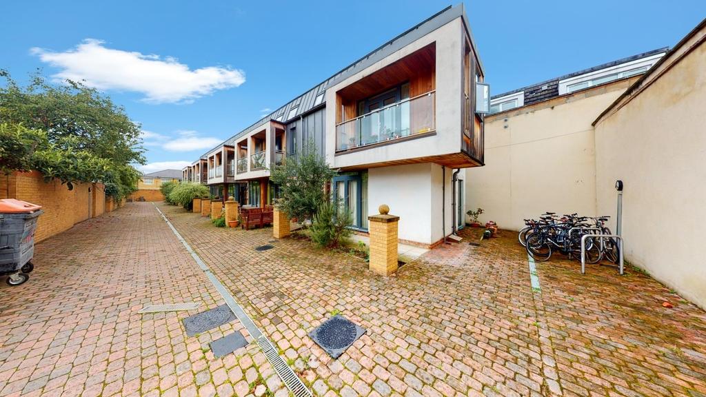 Clifden Road, Hackney 3 bed £650,000