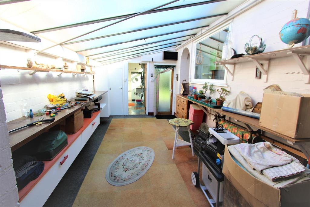 Garage/storage room