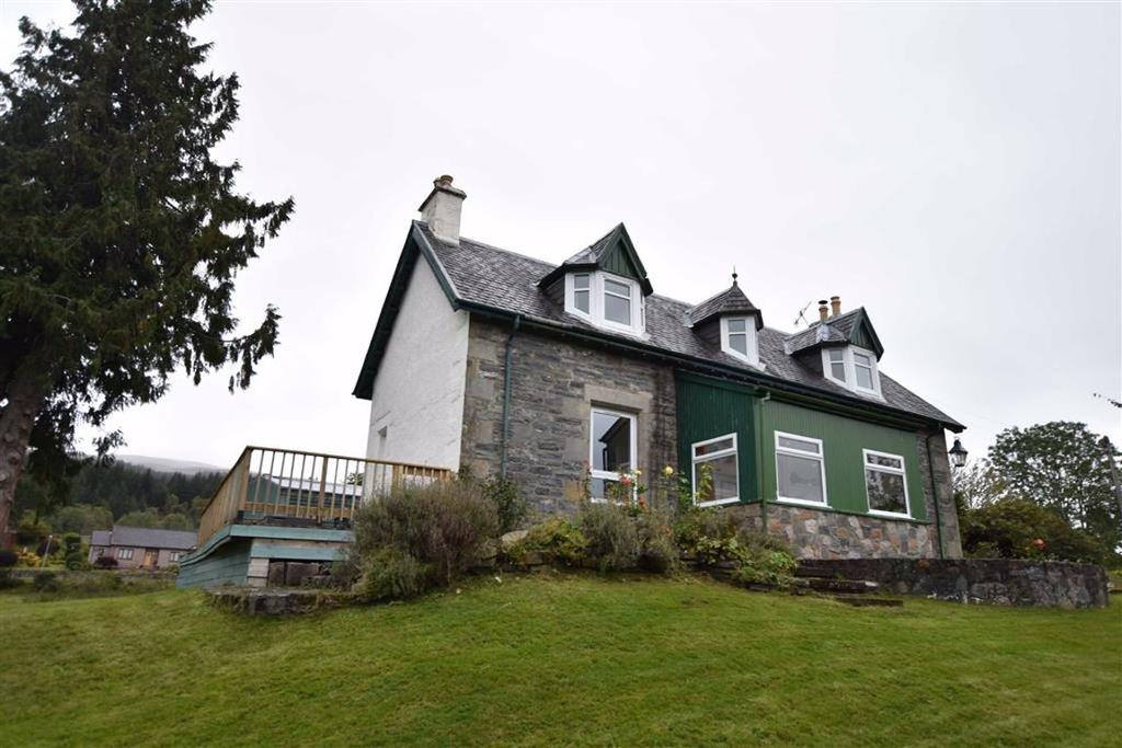 Free Church Road, Fort Augustus, Invernessshire 3 bed detached house