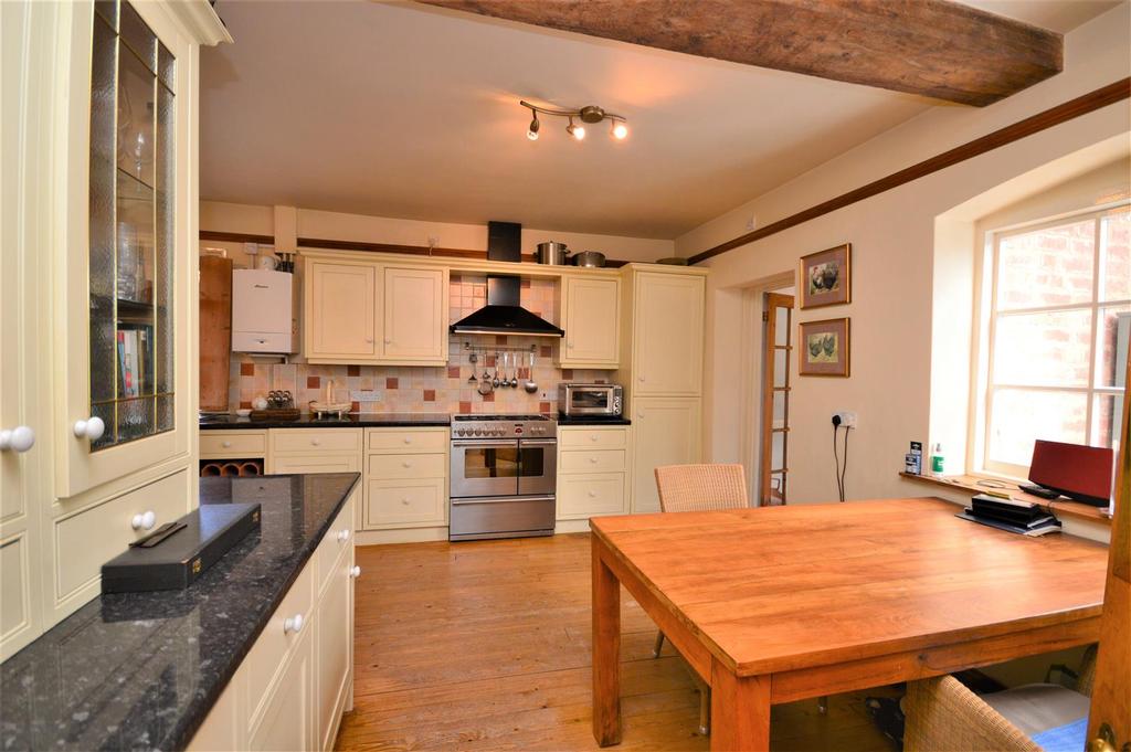 8 Dining Kitchen Grange.JPG