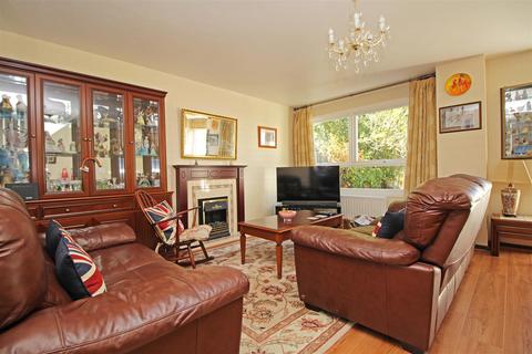 43 Ashleigh Road, Horsham, RH12 2LE