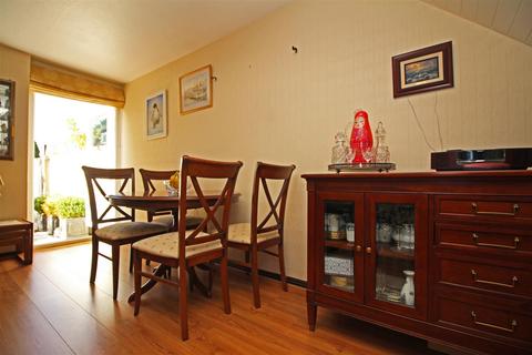 43 Ashleigh Road, Horsham, RH12 2LE