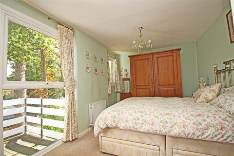 43 Ashleigh Road, Horsham, RH12 2LE