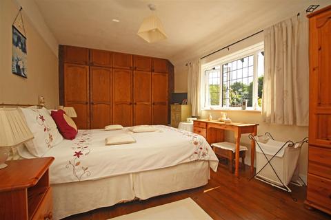 West View Worthing Road, Southwater, Horsham, RH13 9BH