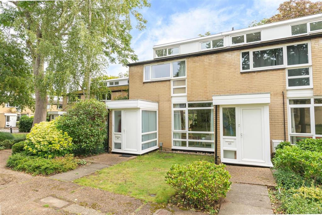 Weymede, Byfleet, West Byfleet 3 bed end of terrace house £400,000