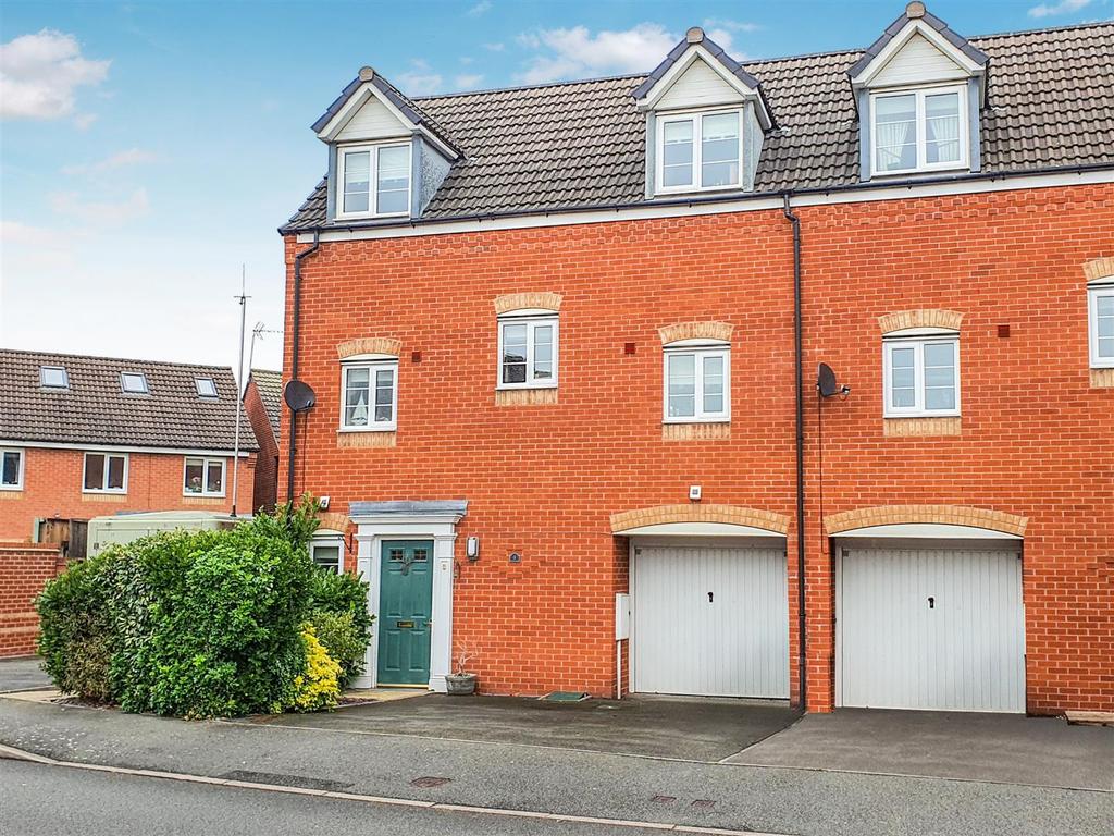 Eden Close, Hilton, Derby 3 bed terraced house £195,000