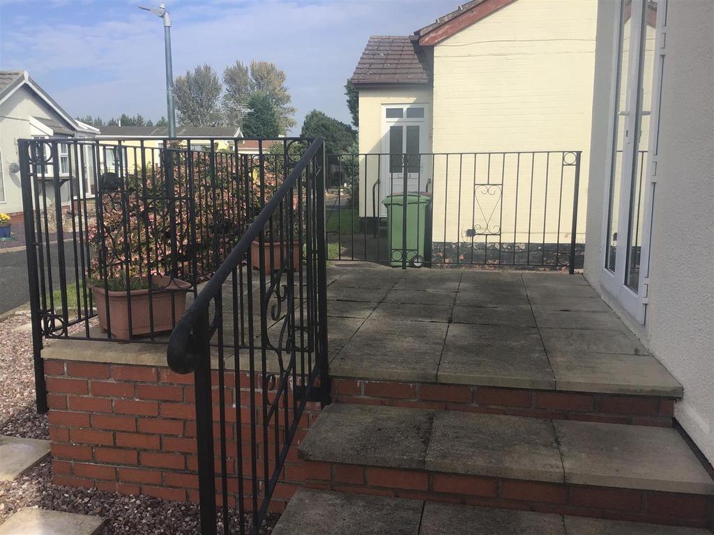 Breton Park, Muxton, Telford, TF2 8NW 2 bed park home £85,000