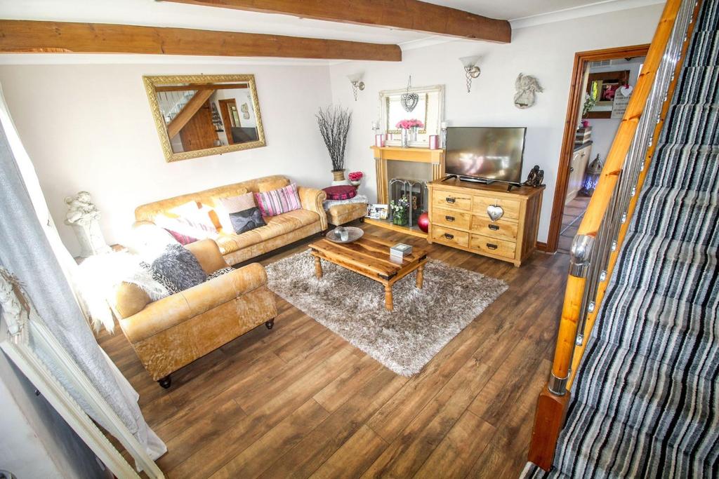 Valley Road, Lillington, Leamington Spa 2 bed end of terrace house £