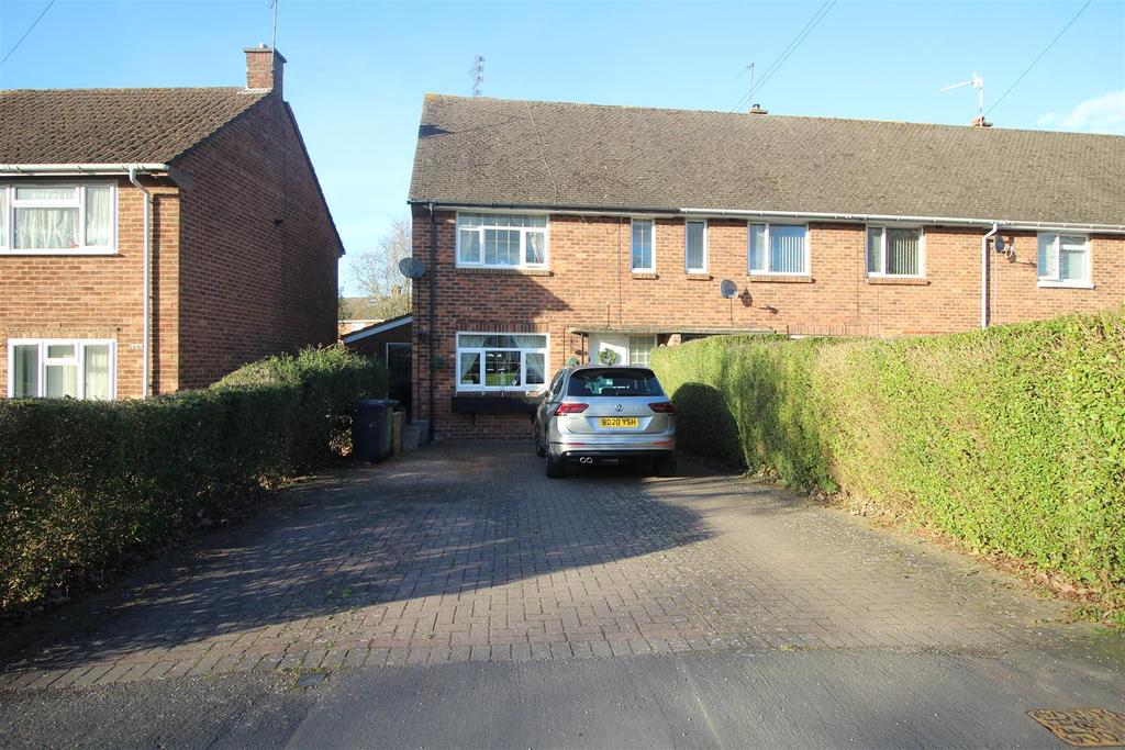 Valley Road, Lillington, Leamington Spa 2 bed end of terrace house £