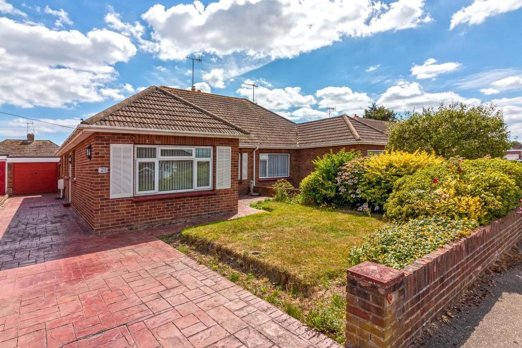 Heathfield Close, Tarring, Worthing 3 bed semidetached bungalow £1,200 pcm (£277 pw)