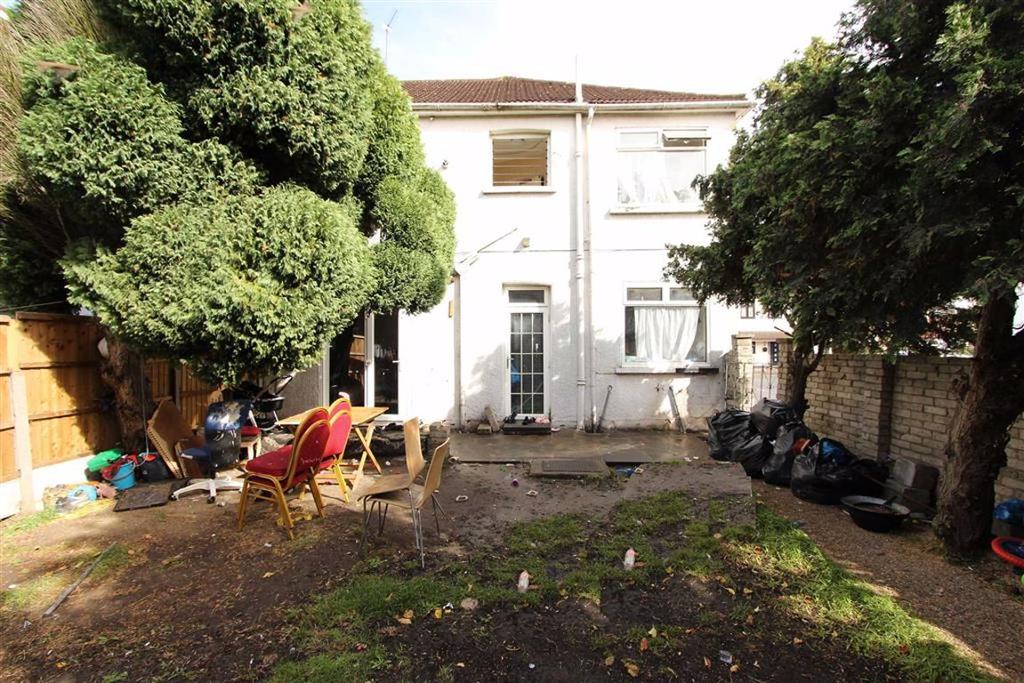 South Park Road, Ilford, Essex, IG1 4 bed house £575,000