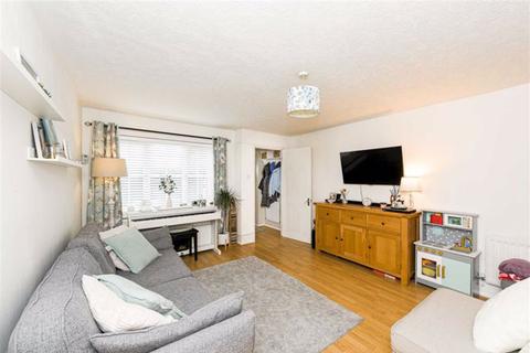 40 Pemberley Chase, West Ewell, Epsom, KT19 9LL