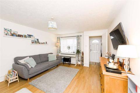 40 Pemberley Chase, West Ewell, Epsom, KT19 9LL