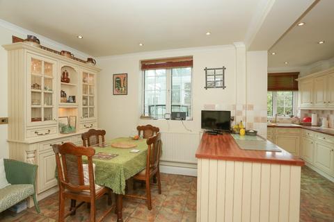 12 Avenue Gardens, Cliftonville, Margate, CT9 3BD