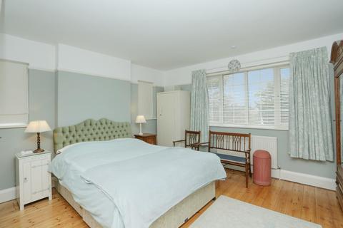 12 Avenue Gardens, Cliftonville, Margate, CT9 3BD