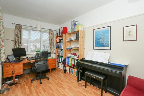 12 Avenue Gardens, Cliftonville, Margate, CT9 3BD