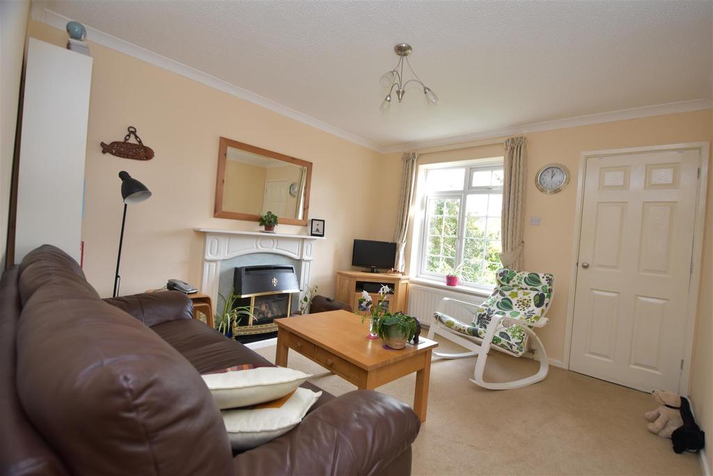 Kingshill Close, Malvern 3 bed semidetached house £240,000