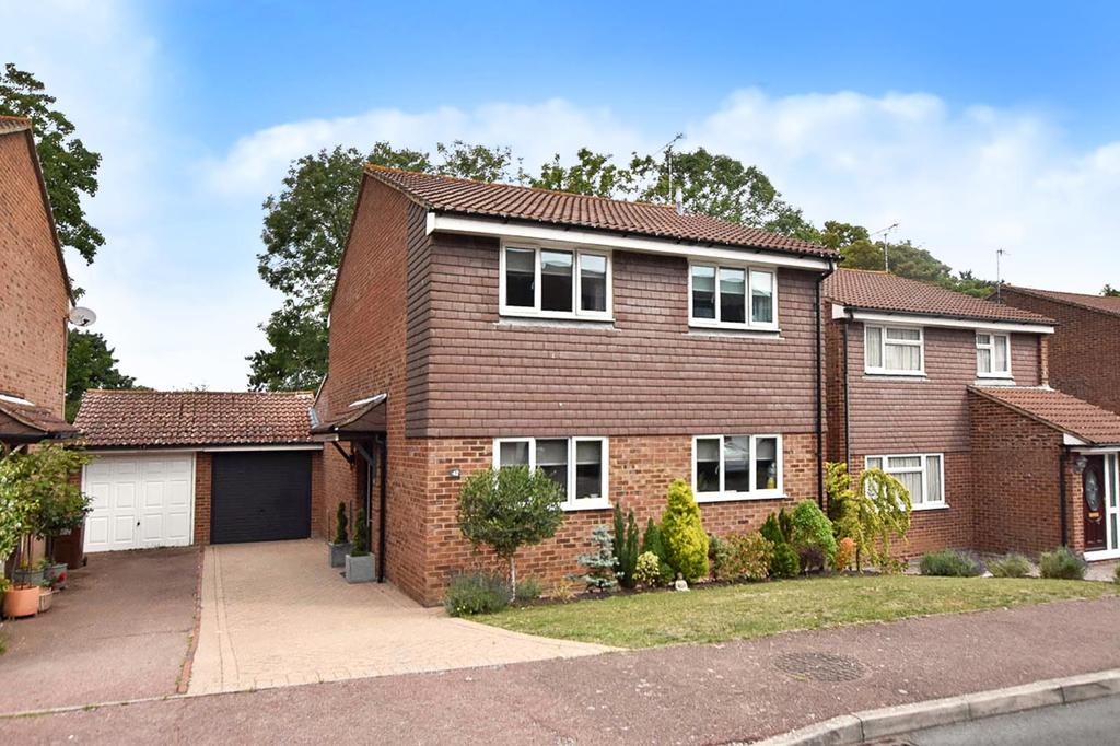 Downside Close, Eastbourne 4 bed detached house £480,000