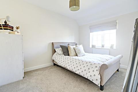 8 Bletchley Way, Horsforth, Leeds, LS18 4FZ