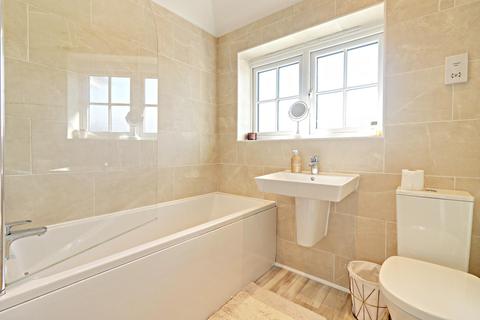 8 Bletchley Way, Horsforth, Leeds, LS18 4FZ