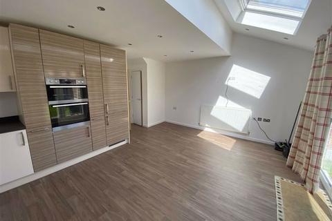 16 Neptune Close, Salford, M7 1AX