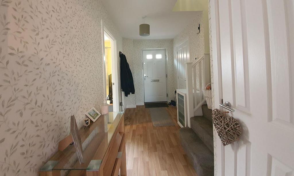 9 Poplar hallway3.JPG